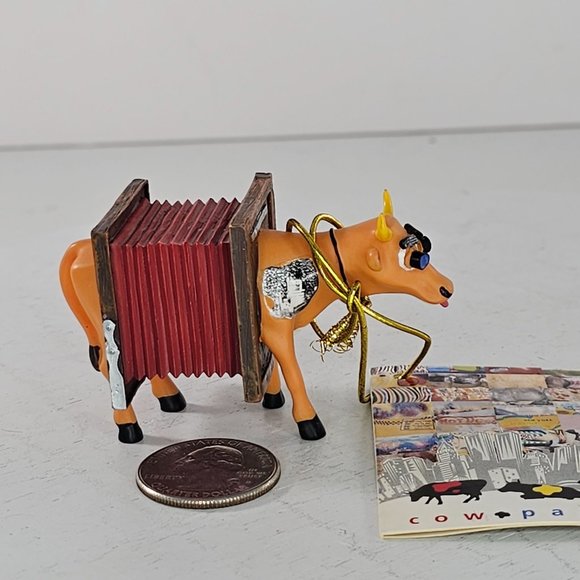 Cow Parade Mini Moo Cow Cam Figurine With Tage #23126 - Picture 2 of 8